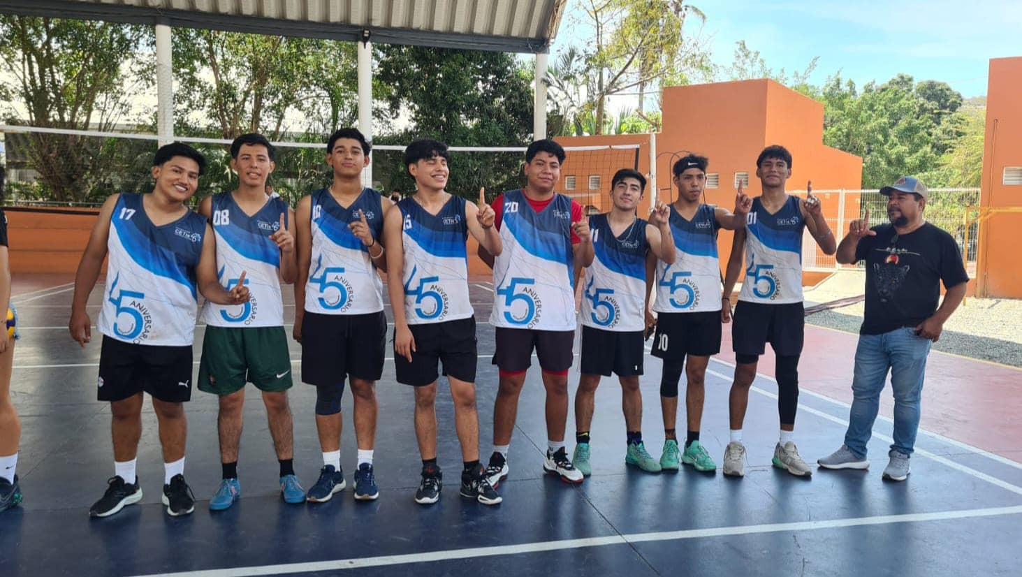 CETis 45 campeón de voleibol varonil